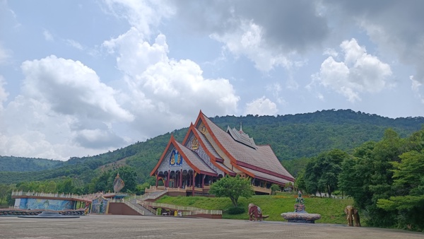 2022-05 Temple somewhere between Phetchabun and Chiang Khan